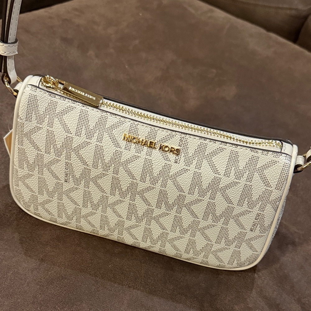 Michael Kors Jet Set Medium Signature Pouchette - Picture 3 of 7